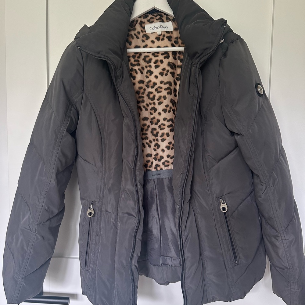 Calvin Klein Gray Women's Puffer Jacket
Warm, cozy